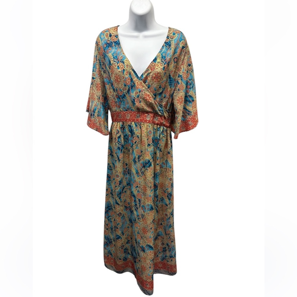 NWT. Size Medium Bohemian Floral Maxi Dress. FL09.   TURQ01